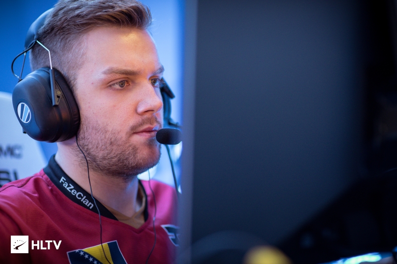 LPL 主持人席冉分享了2014 MSI决赛采访归还图片：再见成都，再见2025年的MSI