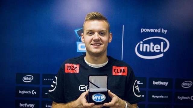 BLAST秋季小组赛第四日：Heroic直落两图横扫NAVI