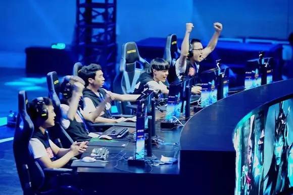 Tian ：前两局和Creme的沟通不太好，中单在对线时太过於急躁了